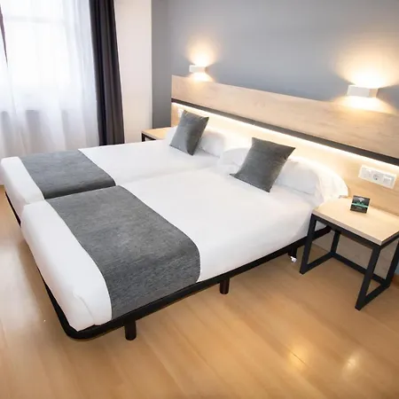فندق Alda Puerto Seco Burgo